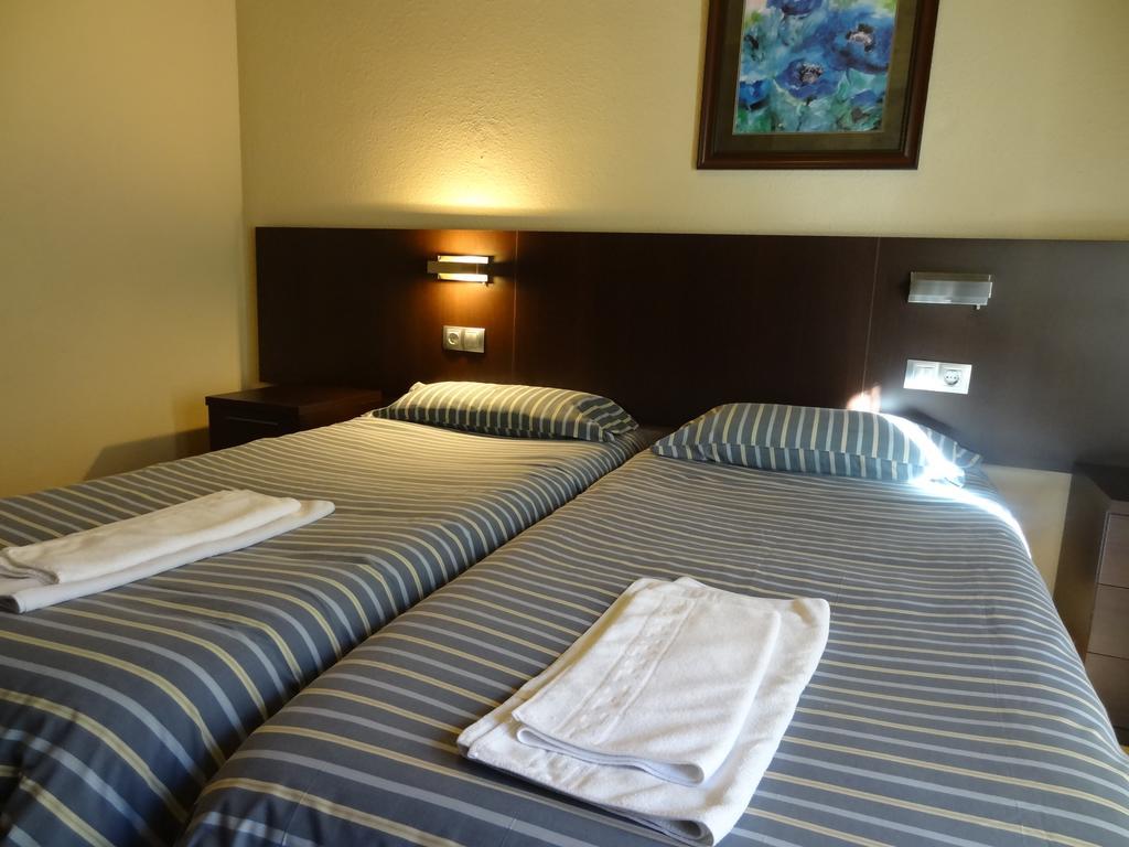 Hostal Cal Forner Hotell Andorra la Vella Rum bild