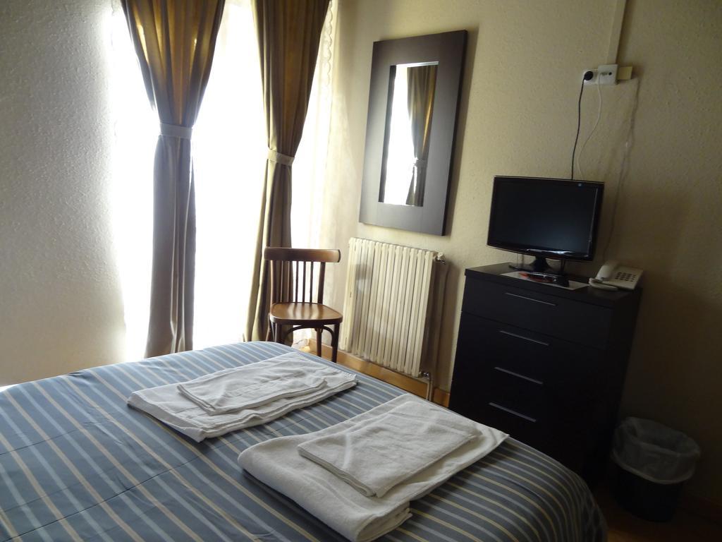 Hostal Cal Forner Hotell Andorra la Vella Exteriör bild