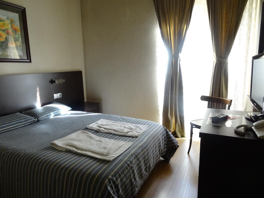 Hostal Cal Forner Hotell Andorra la Vella Exteriör bild